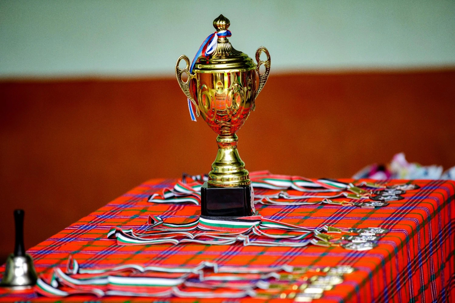 Best Trophy awards in Mumbai, awards, crystal awards, sports trophy, corporate awards
